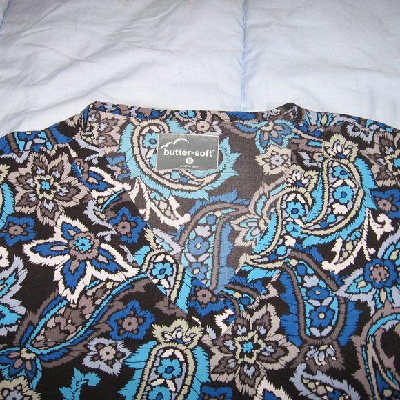 Women's Butter-Soft Scrubs Blue Paisley Sz S Top & Easy Stretch Gray Sz M Pants - Picture 2 of 4